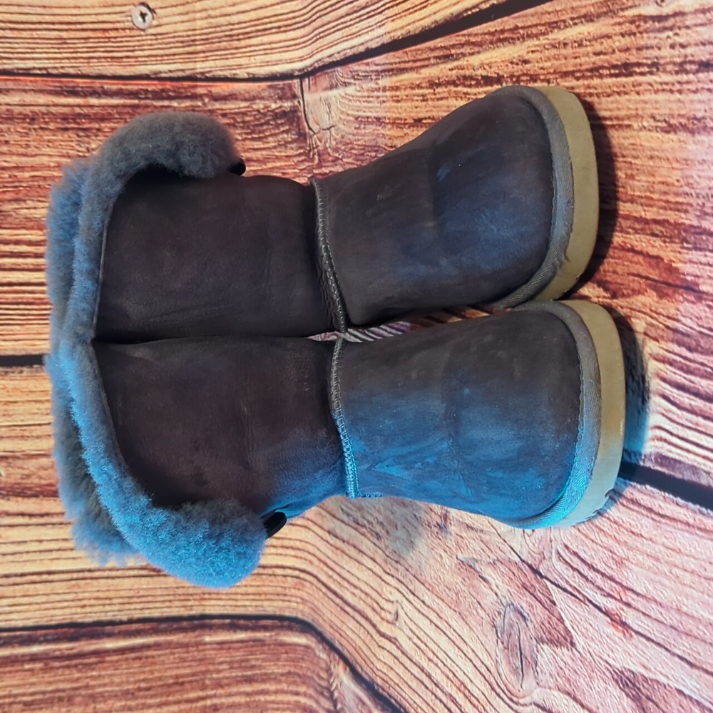 UGG Bailey Button boots size 8